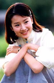 董洁年轻时照片,从青涩校园到璀璨明星