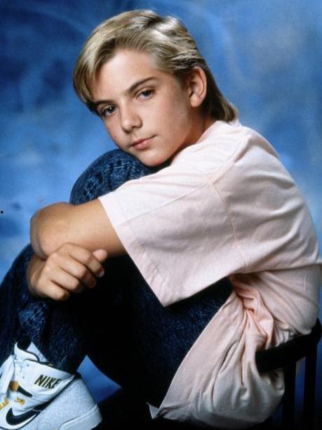 杰瑞米米勒个人资料,才华横溢的演员与导演，影视界的璀璨明星